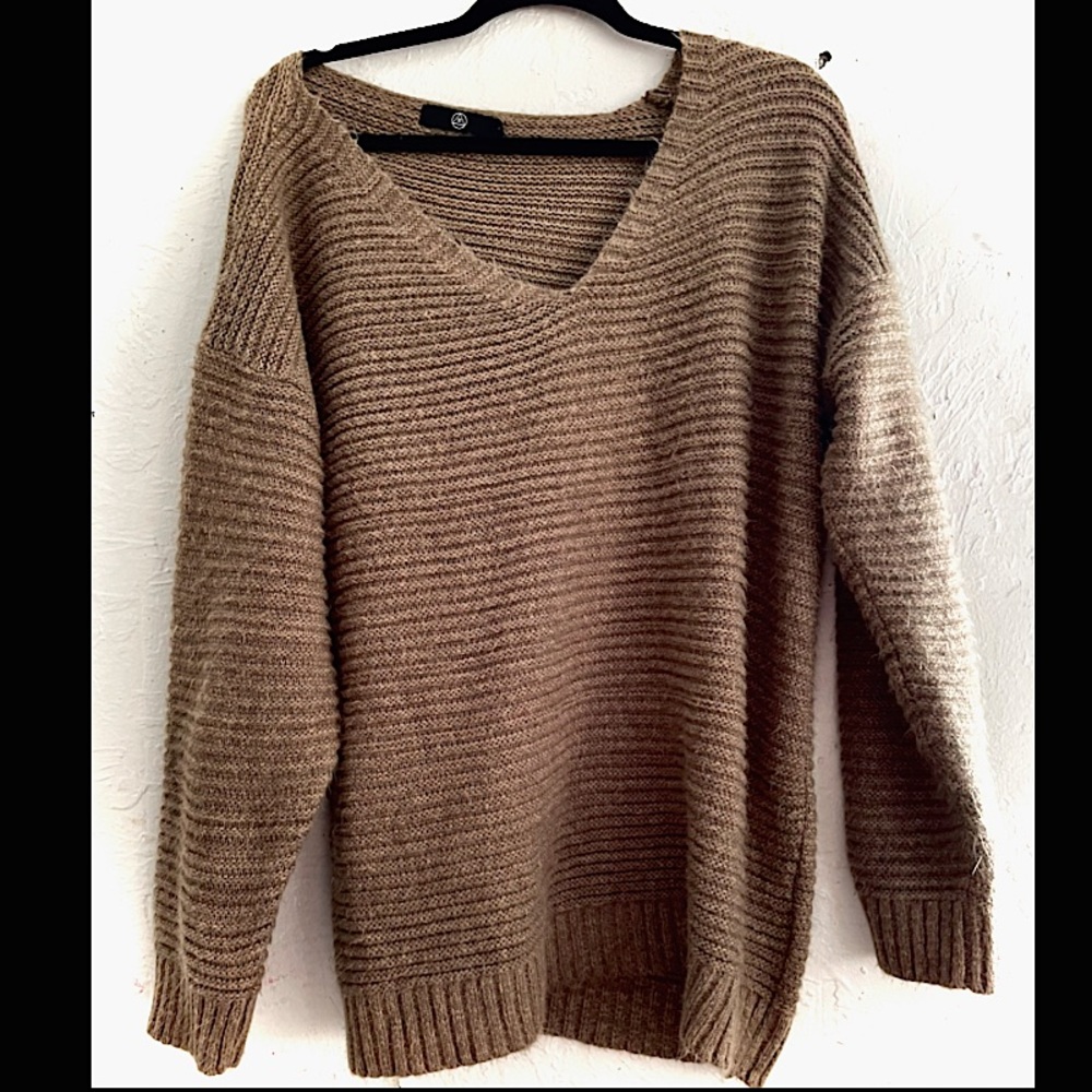 Nude off the shoulder sweater 💕